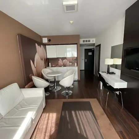 Prywatny Salon Z Aneksem Kuchennym, Sypialnia W Diva *