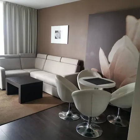 Prywatny Salon Z Aneksem Kuchennym, Sypialnia W Diva Apartamento