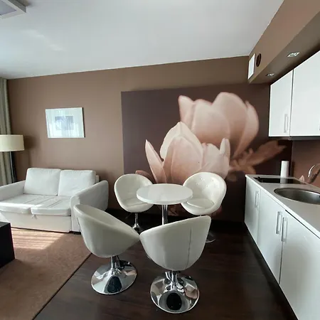 Apartman Prywatny Salon Z Aneksem Kuchennym, Sypialnia W Diva
